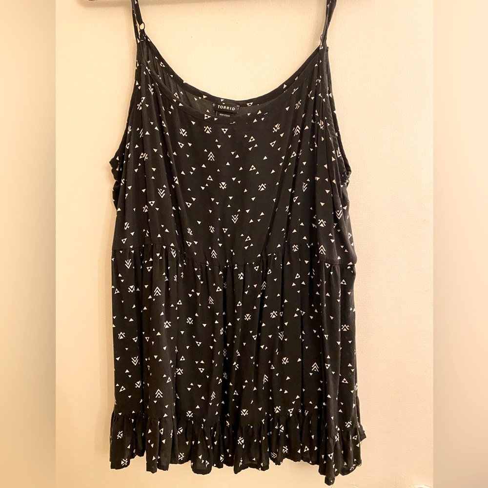 Torrid Tank Top, ruffle bottom, size 4